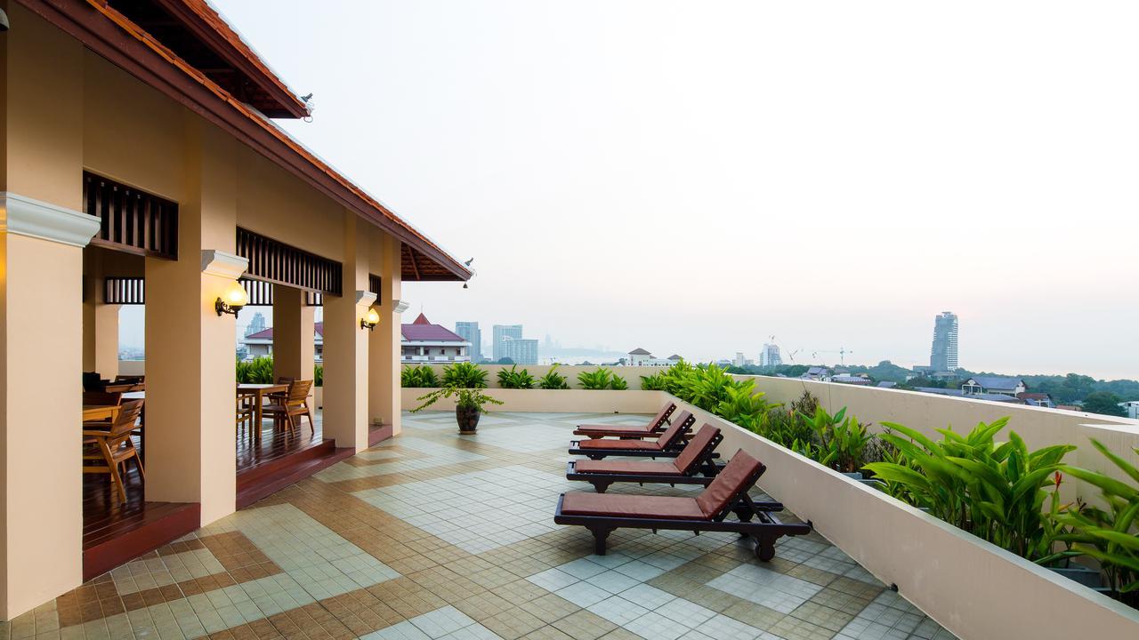 Aiyara Palace Hotel Pattaya Bagian luar foto