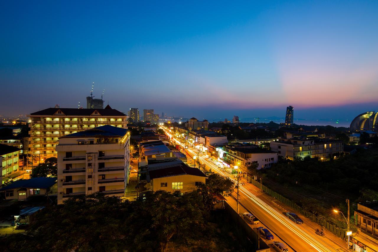 Aiyara Palace Hotel Pattaya Bagian luar foto